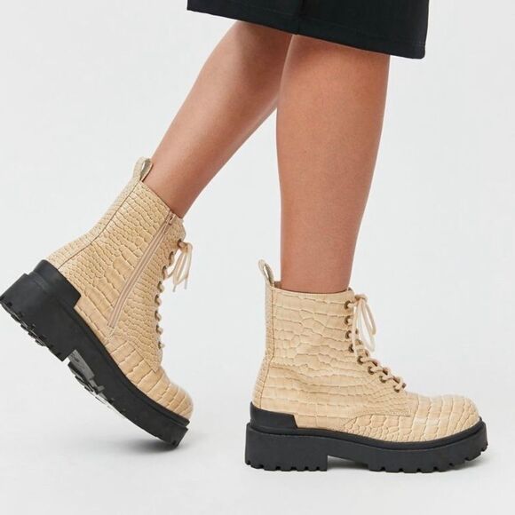 NEW Urban Outfitters UO Women's Brody Croc Embossed Boots 9 - Picture 4 of 5